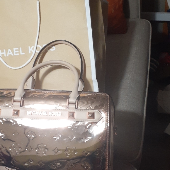 Brand new, new addition Michael Kors purse - Picture 4 of 8